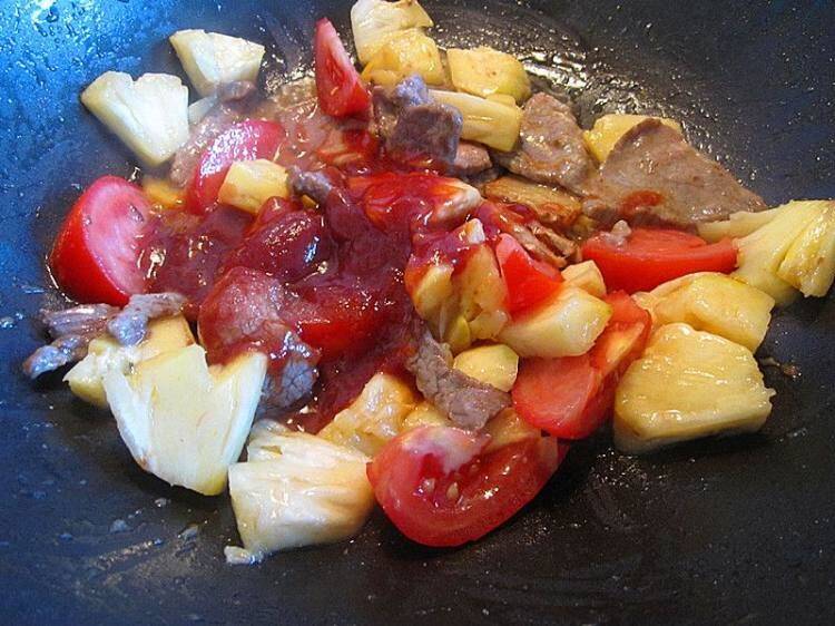 番茄炒牛肉该怎么做呢？