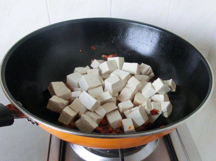 麻豆腐该怎么炒呢？