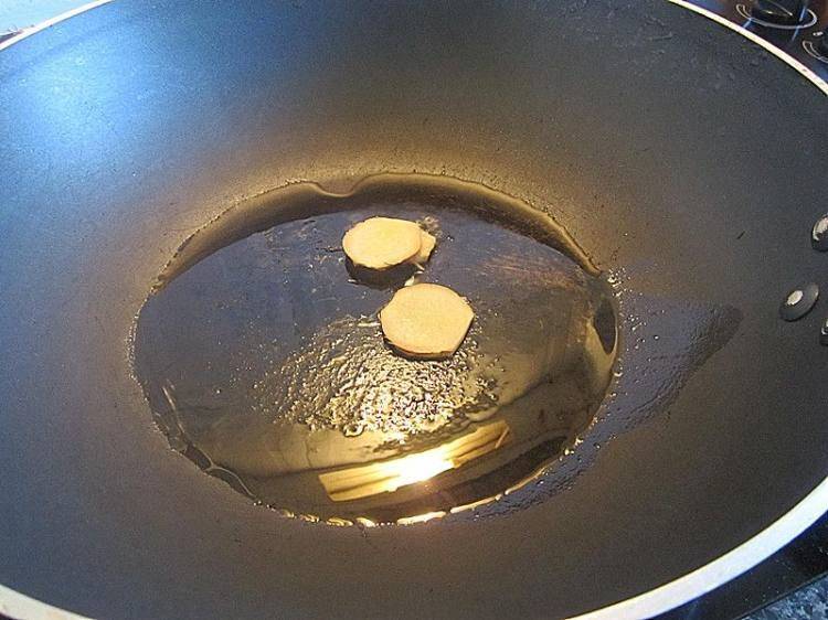 番茄炒牛肉该怎么做呢？