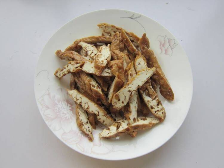 卤豆干该怎么炒好吃呢？