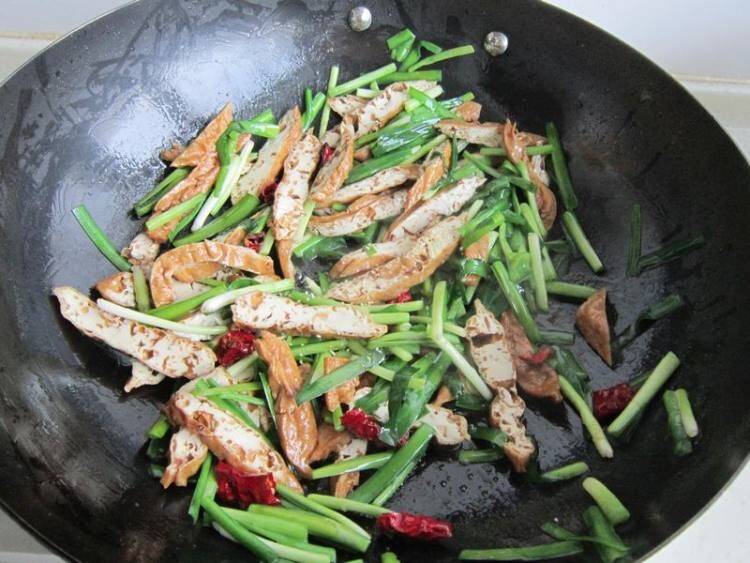卤豆干该怎么炒好吃呢？