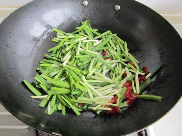卤豆干该怎么炒好吃呢？