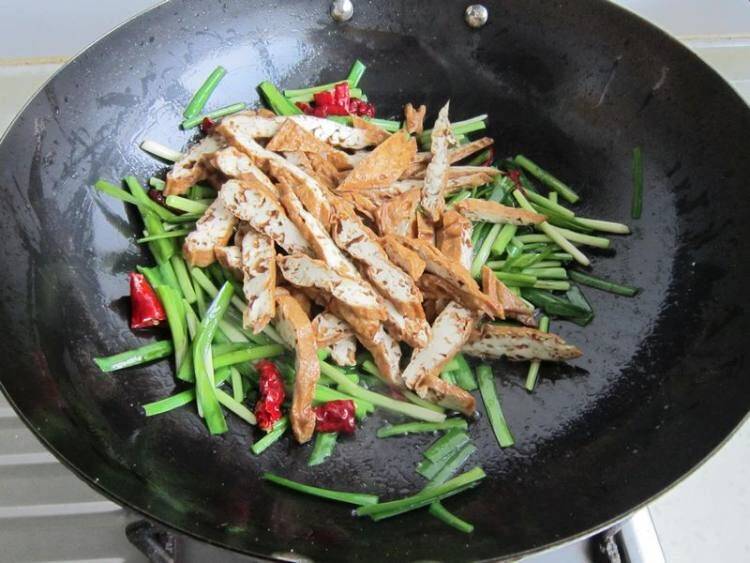 卤豆干该怎么炒好吃呢？