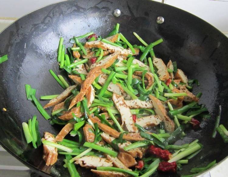 卤豆干该怎么炒好吃呢？