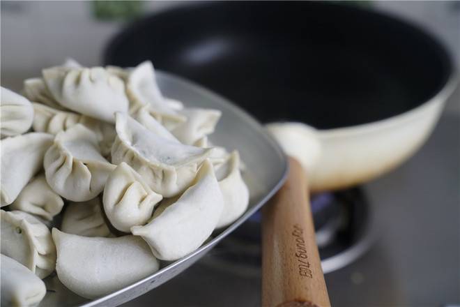 冷冻的饺子该怎么做煎饺呢？