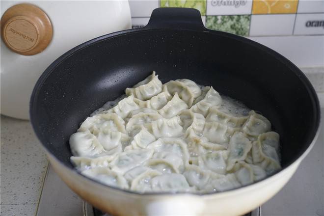 冷冻的饺子该怎么做煎饺呢？