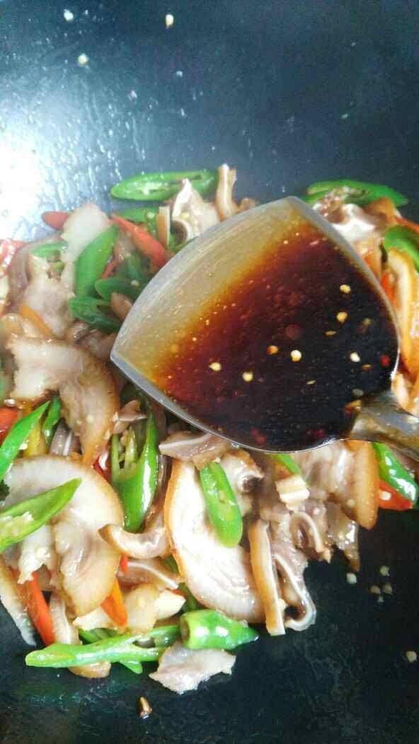 卤猪耳朵该怎么炒呢？