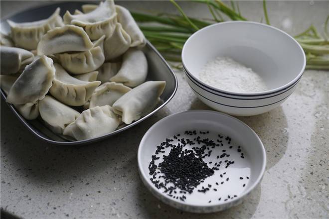 冷冻的饺子该怎么做煎饺呢？