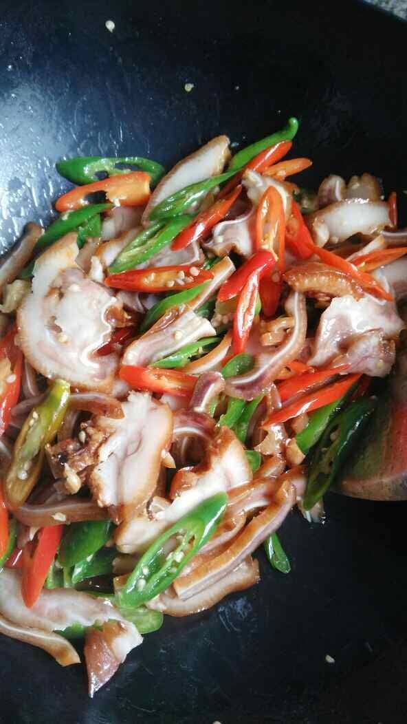 卤猪耳朵该怎么炒呢？