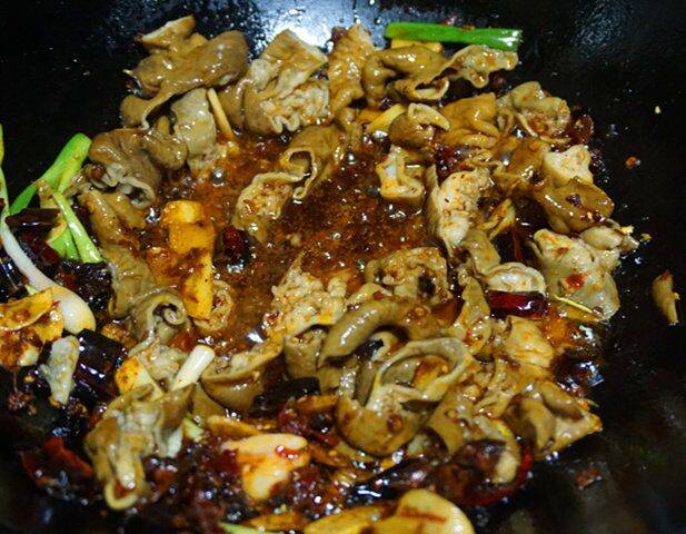 卤肥肠该怎么炒好吃呢？