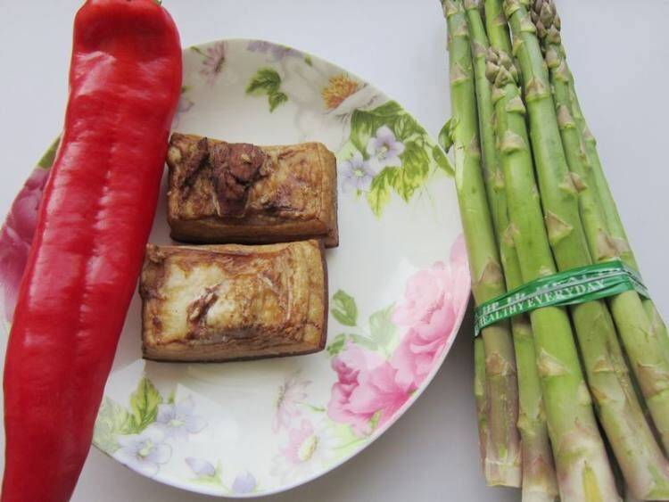 芦笋炒肉该怎么做呢？