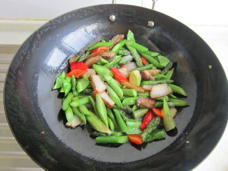 芦笋炒肉该怎么做呢？