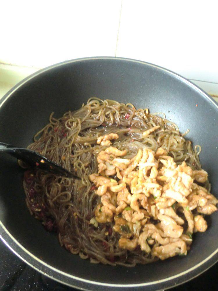 粉条炒肉该怎么做呢？