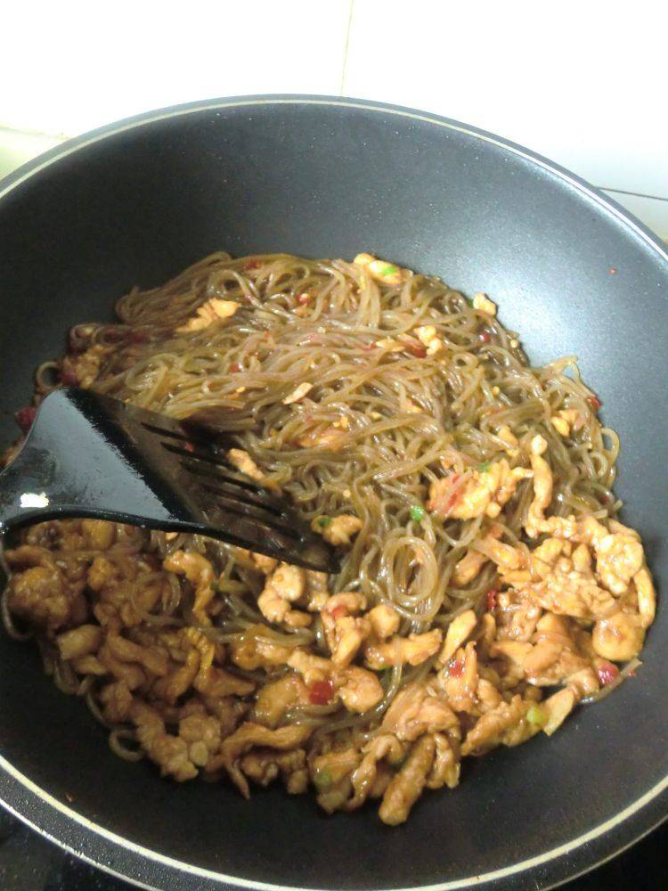 粉条炒肉该怎么做呢？