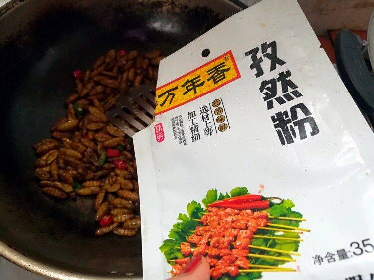 蜂蛹该怎么炒好吃呢？