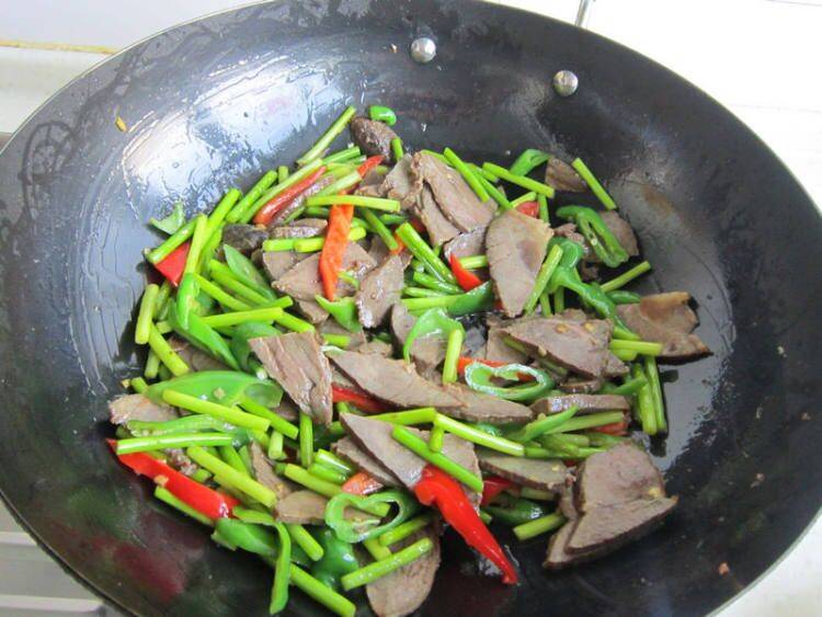 卤牛肉该怎么炒呢？