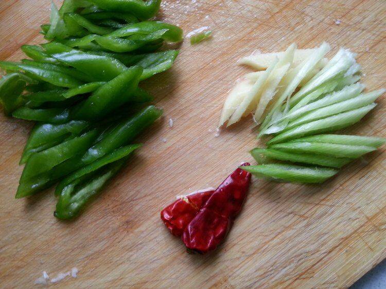 粉条炒白菜该怎么做呢？