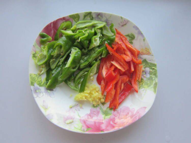卤牛肉该怎么炒呢？