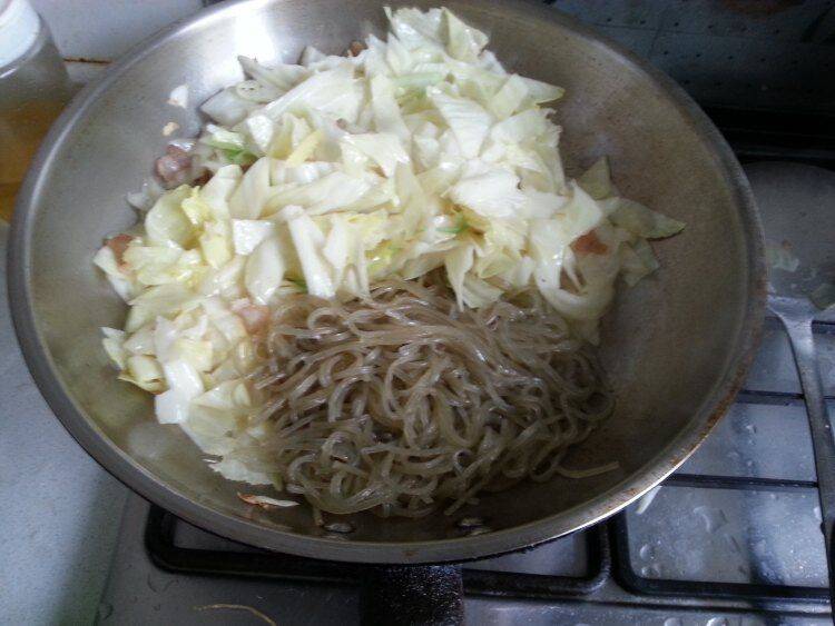 粉条炒白菜该怎么做呢？