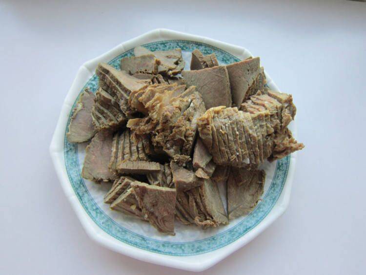 卤牛肉该怎么炒呢？