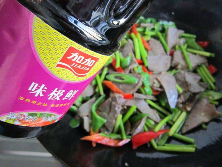 卤牛肉该怎么炒呢？