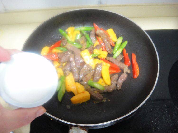 芒笋炒肉该怎么做好吃呢？