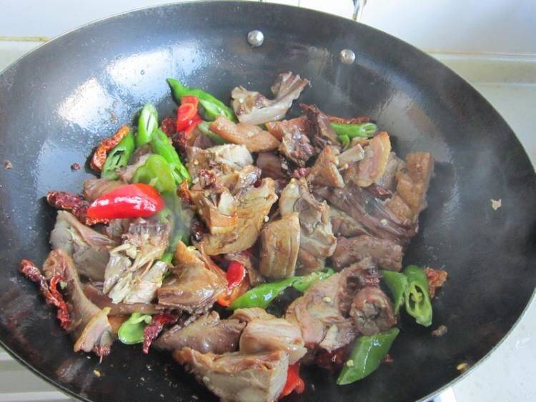 卤鸭该怎么炒呢？