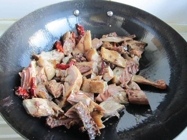 卤鸭该怎么炒呢？