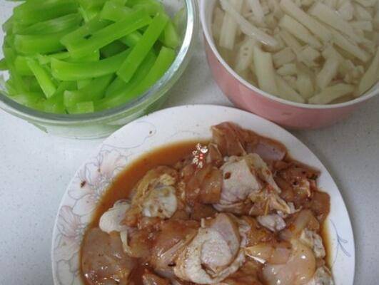 麻辣香锅鸡的制作方法呢？