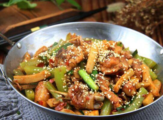 麻辣香锅鸡的制作方法呢？