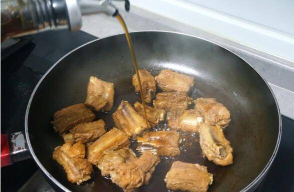 没有油该怎么炒菜呢？