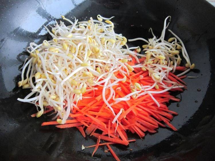豆芽炒肉该怎么做好吃呢？