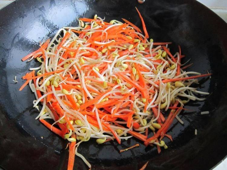 豆芽炒肉该怎么做好吃呢？