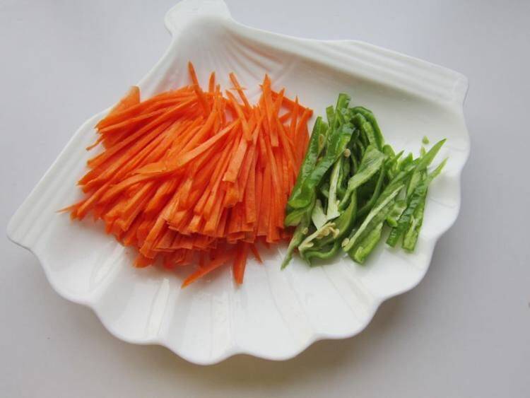 豆芽炒肉该怎么做好吃呢？