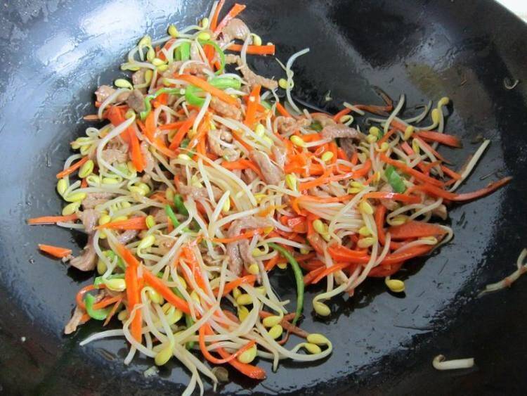 豆芽炒肉该怎么做好吃呢？