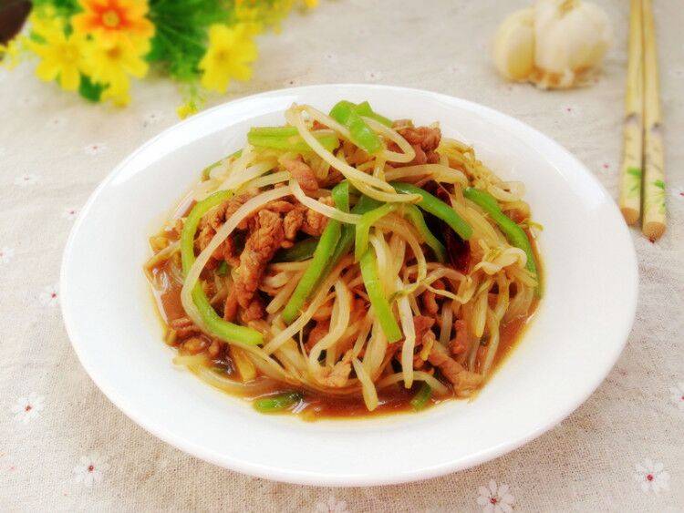 豆芽炒肉该怎么做呢？