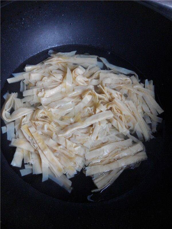 豆皮炒尖椒该怎么做好吃呢？