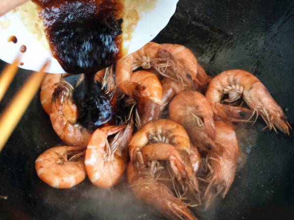 虾该怎么炒好吃,家常菜呢？