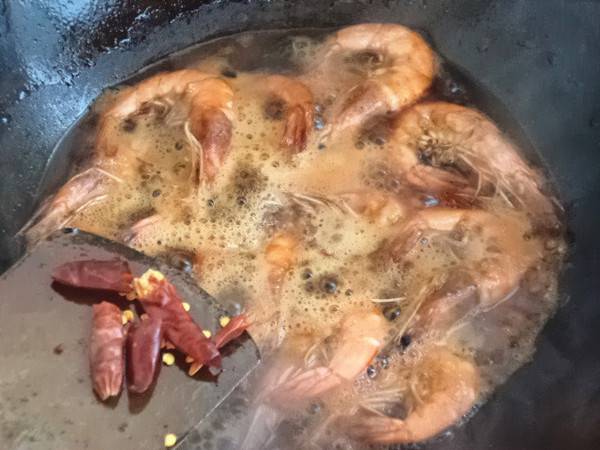虾该怎么炒好吃,家常菜呢？