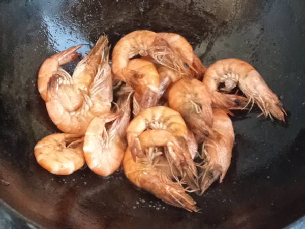 虾该怎么炒好吃,家常菜呢？
