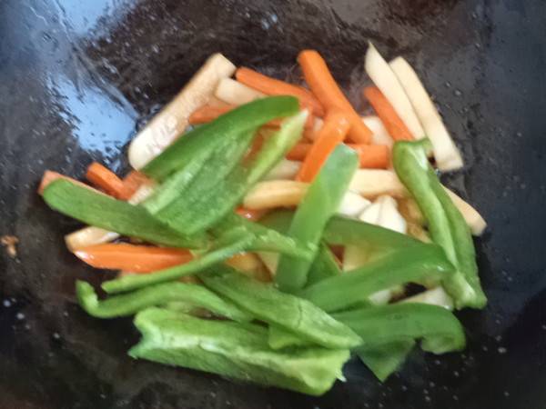 虾该怎么炒好吃,家常菜呢？