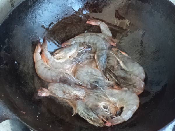 虾该怎么炒好吃,家常菜呢？