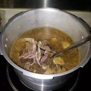 米线汤底的做法与配料呢？