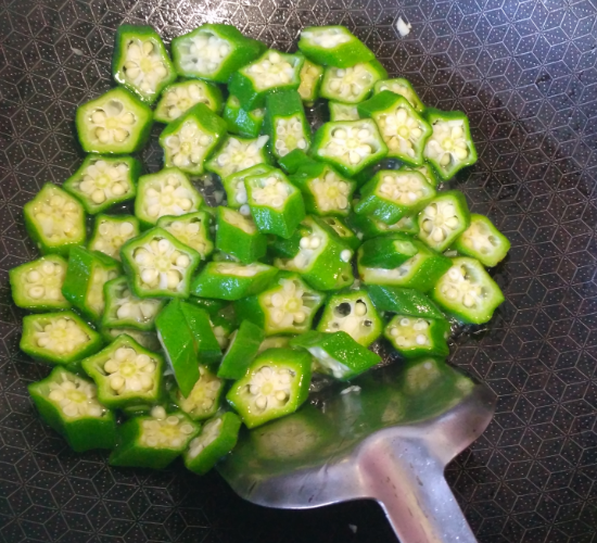秋葵该怎么炒不发粘呢？