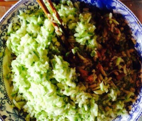 角瓜馅饺子该怎么调馅呢？
