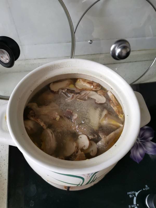 松菌炖鸡该怎么做好吃呢？