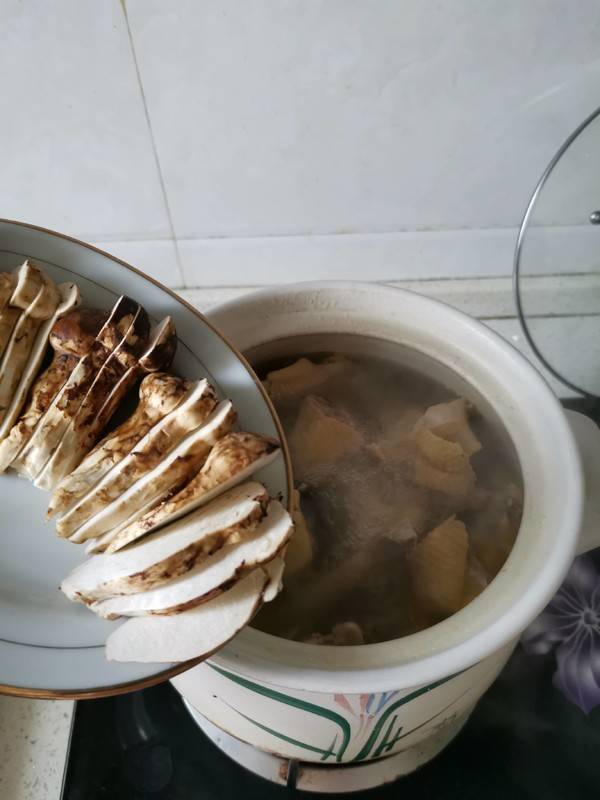 松菌炖鸡该怎么做好吃呢？