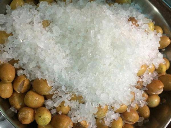 蜂蜜泡黄皮干的制作办法呢？