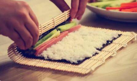 做寿司需要什么材料及食材呢？