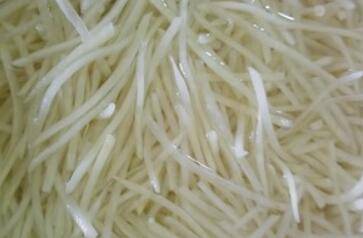 酸辣土豆丝的做法呢？